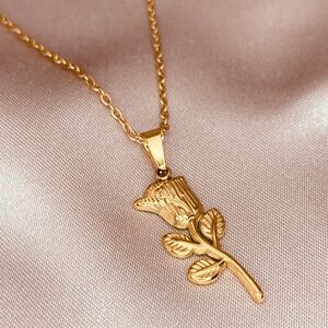 Pretty Rose 🌹 Design Pendant Dainty Chain Necklace in Gold